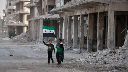 Bild: Omar Sanadiki/AP/dpa
In vielen Städten Syriens liegen immer noch ganze Viertel in Trümmern. (Archivbild)