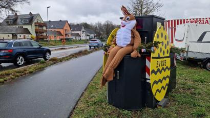 Bild: Tobias Gräf
Verziert als buntes Osternest mit Eiern und einem lachenden Osterhasen: So präsentiert sich derzeit ein Blitzer-Anhänger des Zweckverbands Kommunale Verkehrssicherheit Oberpfalz am Dultplatz in Sulzbach-Rosenberg.