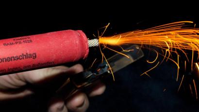 Bild: Patrick Pleul/dpa
Die Polizei übergibt die Soldaten der Militärpolizei. (Symbolbild)