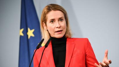 Bild: Britta Pedersen/dpa
Die Verabschiedung des entsprechenden Gesetzes durch das israelische Parlament stelle einen schwerwiegenden Rückschritt gegenüber der bisherigen Praxis dar, teilte die EU-Außenbeauftragte Kaja Kallas mit.