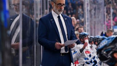 Bild: Sven Hoppe/dpa
Ingolstadt-Coach Mark French erlebt ein 7:2 gegen München - der Sport wurde aber zur Nebensache. (Archivbild)