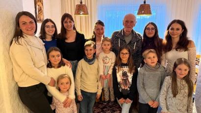 Bild: soj
Robert Söllner (hinten Mitte) feierte im Kreise seiner zahlreichen Enkel- und Urenkelkinder seinen 95. Geburtstag.