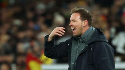 Bild: Christian Charisius/dpa
Alles hört auf sein Kommando: Julian Nagelsmann in Aktion am Spielfeldrand.