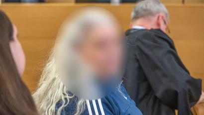 Bild: Armin Weigel/dpa
Vor dem Landgericht Deggendorf ist eine 52 Jahre alte Frau angeklagt, die ihren Lebensgefährten vergiftet haben soll.