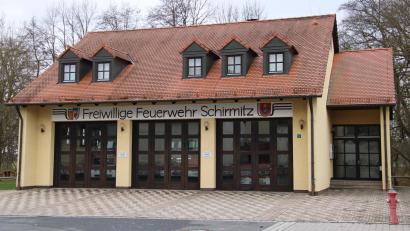 Bild: prh
Das Feuerwehrgerätehaus wurde 1985 errichtet und ist nur mehr bedingt den Herausforderungen des modernen Brandschutzes gewachsen. Deshalb wird es neu gebaut. Dafür bedarf es großer Investitionen, die den Haushalt der Gemeinde nicht nur heuer belasten werden.