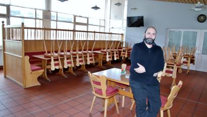 Bild: Thomas Dobler
Stefan Harmsen (42) war sechseinhalb Jahre Wirt der Sportpark-Gaststätte in Schwarzenfeld. Ende Mai hört er auf.