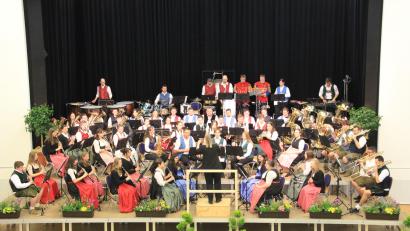 Bild: Konrad Rosner
Ein imposantes Bühnenbild boten die rund 70 Blasmusiker des Kreisorchesters Tirschenreuth in der Erbendorfer Stadthalle.