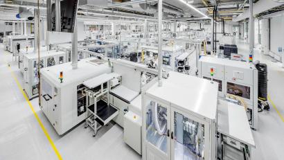 Archivbild: ZF
Ein Blick in die Produktion von ZF Auerbach: Hier werden unter anderem die „Gehirne“ der Elektroantriebe – die Leistungselektronik – entwickelt. Dafür ist der Inverter die wesentliche Komponente.