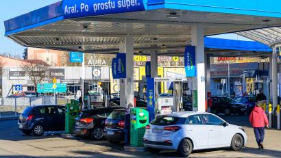 Bild: Patrick Pleul/dpa
Polens Parlament hat eine Gesetzesänderung beschlossen, wonach Benzin und Diesel künftig geringer besteuert werden. (Archivbild)