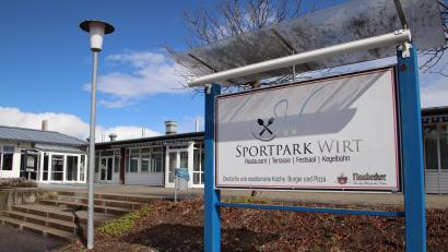 Bild: Thomas Dobler
1994 wurden der Sportpark und seine Gaststätte errichtet. Das Lokal ist schon lange kein reiner Treff für die Mitglieder der FC-Abteilungen mehr. Seit einigen Wochen ist es nur noch am Wochenende geöffnet.