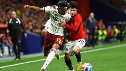 Bild: Joan Monfort/AP/dpa
Lamine Yamal (l.) kam eine Halbzeit zum Einsatz.