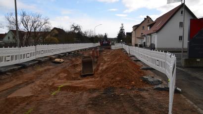 Bild: ak
Zusammen mit dem Staatlichen Hochbauamt Bayreuth investiert die Gemeinde Speichersdorf rund 3,5 Millionen Euro in den kompletten Neubau der Neustädter Straße und die darin liegende Infrastruktur.