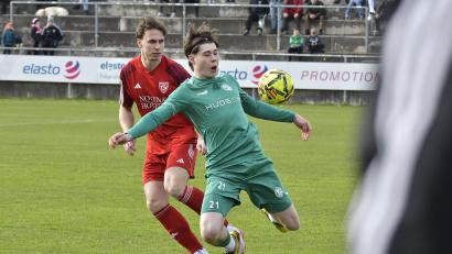 Archivbild: Hubert Ziegler
Stürmer Konstantin Plankl (rechts) ist genau wie die DJK Gebenbach bestens in Form. Gegen den FC Coburg soll nun der nächste Sieg her.