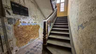 Bild: Stephan Huber
Die alte Treppe und der ursprüngliche Bodenbelag bleiben natürlich erhalten.