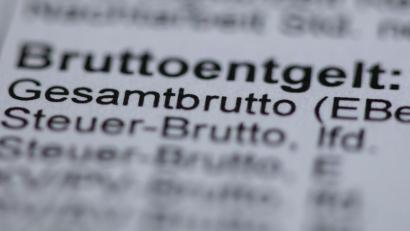 Bild: Jens Büttner/dpa-Zentralbild/dpa
Das Statistische Bundesamt hat die Spanne der Bruttolöhne neu berechnet.