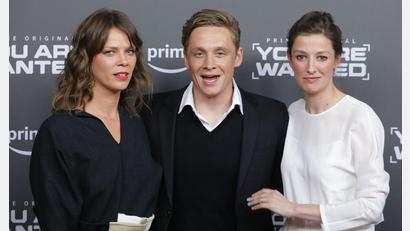 Bild: Jörg Carstensen/dpa
Jessica Schwarz, Matthias Schweighöfer und Alexandra Maria Lara spielten in „You Are Wanted“ von Prime Video mit. (Archivbild)