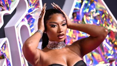 Bild: Evan Agostini/Invision/AP/dpa
Megan Thee Stallion feierte im März ihr Debüt am Broadway. (Archivbild)