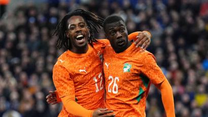 Bild: Andrew Milligan/PA Wire/dpa
Nicolas Pepe (r) erzielte den Siegtreffer für die Elfenbeinküste.