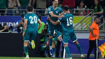 Bild: Fernando Llano/AP/dpa
Der Irak hat sich erstmals seit 1986 wieder für eine Fußball-WM qualifiziert.