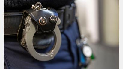 Bild: Peter Kneffel/dpa
Nach Angriffen auf einen Obdachlosen in Unterfranken sitzt nun ein junger Mann in U-Haft. (Symbolbild)