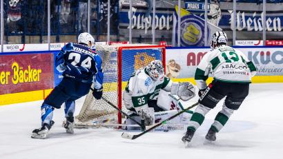 Archivbild: Tobias Neubert
Die Bietigheim Steelers (weiße Trikots) stehen nach dem Sieg gegen Ravensburg im Play-off-Halbfinale.