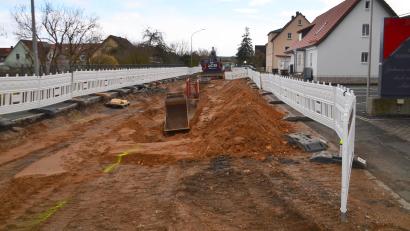 Bild: ak
Zusammen mit dem Staatlichen Hochbauamt Bayreuth investiert die Gemeinde Speichersdorf rund 3,5 Millionen Euro in den kompletten Neubau der Neustädter Straße und die darin liegende Infrastruktur.