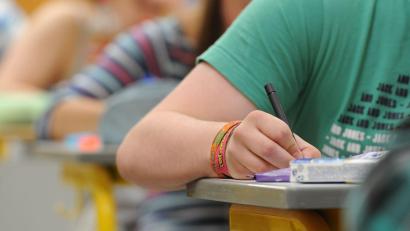 Symbolbild: Armin Weigel/dpa
In der Volkshochschule Sulzbach-Rosenberg wurde ein Täuschungsversuch bei einem Deutschtest aufgedeckt.