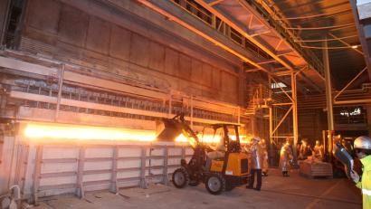 Archivbild: Gerhard Götz
Steht die Zukunft im Feuer? Ein Blick ins Pilkington-Werk.