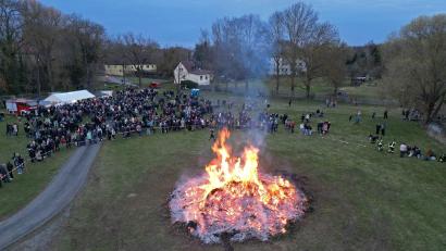 Bild: Matthias Bein/dpa
Osterfeuer