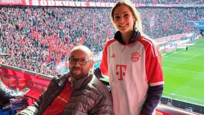 Bild: Thomas Christoph
René Meinel (links) und Pflegefachkraft Miriam Troppmann in der Allianz-Arena.