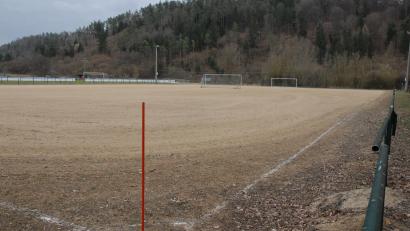 Bild: pop
Der Sandplatz des Sportvereins Schmidmühlen verwandelt sich bald in ein Rasenspielfeld.
