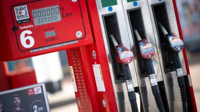 Bild: Philip Dulian/dpa
Diesel ist so teuer wie nie zuvor im bundesweiten Tagesdurchschnitt. (Archivbild)