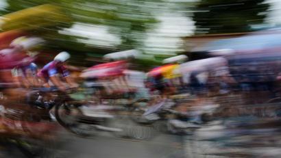 Bild: Mosa'ab Elshamy/AP/dpa
Der spanische Radsport-Nachwuchsfahrer Jaume Guardeno wurde bei einem Trainingsunfall schwer verletzt. (Symbolbild)