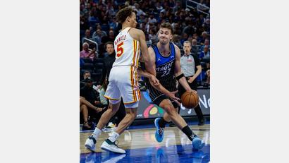 Bild: Kevin Kolczynski/AP/dpa
Franz Wagner (rechts) hat erstmals seit dem Europa-Trip der Orlando Magic wieder gespielt.