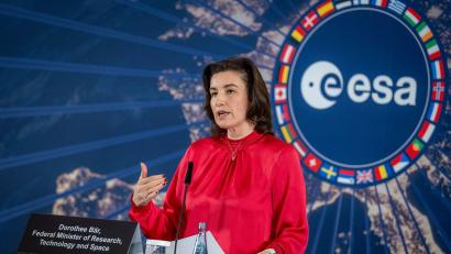 Bild: Sina Schuldt/dpa
Bundesraumfahrtministerin Dorothee Bär (CSU) setzt auf eine deutsche Teilnahme bei einer künftigen Mond-Mission. (Archivbild)