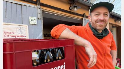 Bild: Gabi Schönberger
William Kite kommt aus Kanada, studierte Deutsch und Brautechnologie, zieht vier Kinder groß und arbeitet in der Brauerei in Irchenrieth und deren Weidener Wirtshaus.