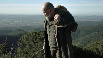 Bild: -/Happy Entertainment/dpa
Das Leben voller Gewalt, Ungerechtigkeit, Misstrauen und Entbehrung haben aus Valjean (Grégory Gadebois) einen Mann voller Hass gemacht.