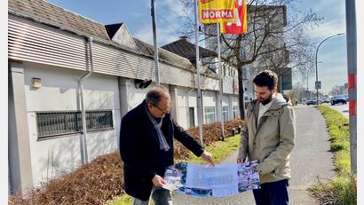 Bild: Andreas Ascherl
Architekt Georg Zunner (links) und AHS-Geschäftsführer Jonas Schwarzer bauen direkt neben der Amberger OTH ein Studentenwohnheim mit rund 200 Plätzen. Und zwar dort, wo heute Norma und Kik zu finden sind.