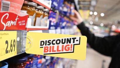 Bild: Bernd Weißbrod/dpa
Sonderangebote sind bei Kunden in den vergangenen Jahren noch beliebter geworden. (Symbolbild)