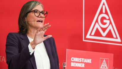 Bild: Hannes P Albert/dpa
IG-Metall-Chefin Benner fordert mehr Flexibilität beim Verbenner-Aus. (Archivbild)