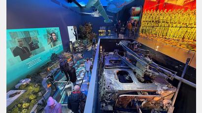 Bild: Ulf Mauder/dpa
Mit Ausstellungen zum Angriffskrieg gegen die Ukraine will Russlands Machtapparat auch Akzeptanz schaffen für die Soldaten, die wieder in die Gesellschaft zurückkehren.