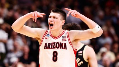 Bild: Kelley L Cox/AP/dpa
Kharchenkov verabschiedete sich vom FC Bayern und spielt nun bei den Arizona Wildcats.