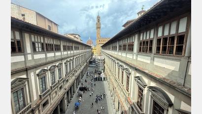 Bild: Christoph Sator/dpa
In den Uffizien ist die Sorge vor einem Einbruch wie im Louvre jetzt groß. (Archivbild)