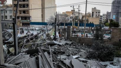 Bild: Stringer/dpa
Man werde den Iran zurück in die Steinzeit versetzen, sagte Trump in einer Rede an die Nation.