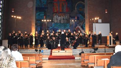 Bild: rgr
Die Chorgemeinschaft Sankt Georg und ihr Chorleiter Richard Waldmann aus Pressath begeisterten die Zuhörer in der Grafenwöhrer Friedenskirche mit ihrer "Musik zum Karfreitag".
