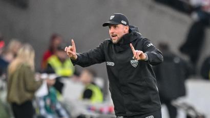 Bild: Harry Langer/dpa
Auch VfB-Coach Sebastian Hoeneß reagierte nach dem Schlusspfiff kurzzeitig emotional.