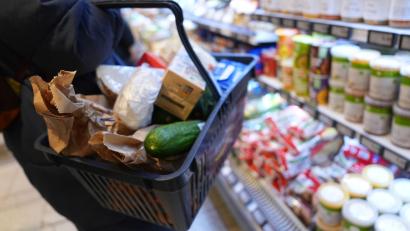 Bild: Marcus Brandt/dpa
Für Lebensmittel müssen Verbraucher derzeit deutlich tiefer in die Tasche greifen als im Jahr 2020.