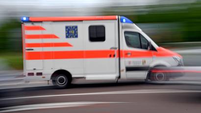 Symbolbild: Hendrik Schmidt/dpa-Zentralbild/dpa
Eine deutsche Touristin wurde in Griechenland von einem herabstürzenden Balkon getroffen und starb.