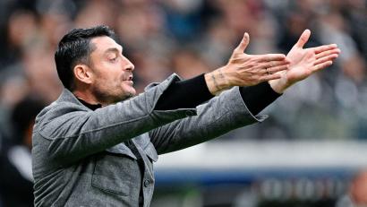 Bild: Uwe Anspach/dpa
Frankfurts Coach Albert Riera hadert mit dem Zeitpunkt seines Amtsantritts und stellt klare Forderungen an Offensivjuwel Can Uzun.