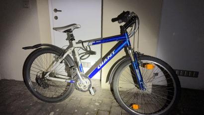 Bild: PI Schwandorf/Sedelmaier
Wem gehört dieses Fahrrad? Es wurde von einem 31-jährigen amtsbekannten Schwandorfer gestohlen und ist jetzt bei der Polizei. Die Beamten suchen jetzt nach dem Eigentümer.